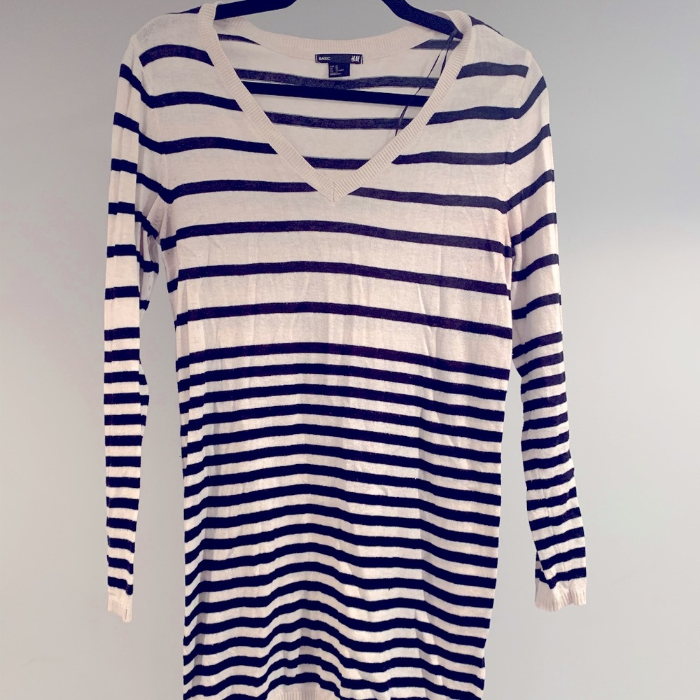 H&M basic white and black striped v- neck sweater